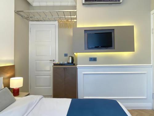 Postel nebo postele na pokoji v ubytování Pera Corner Hotel