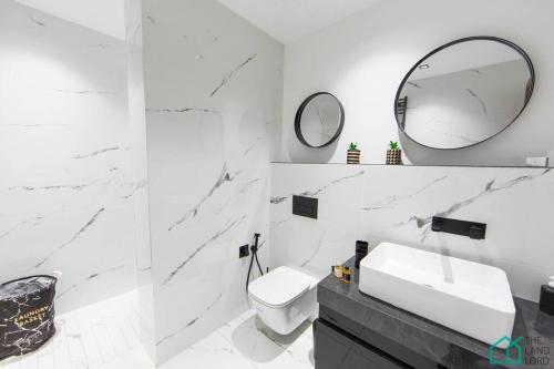 Koupelna v ubytování Sunset 203 Luxury appartment with Gym in Lac1