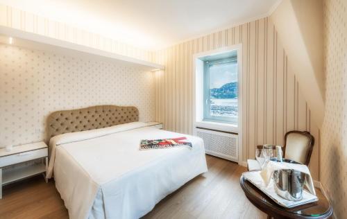 Säng eller sängar i ett rum på Hotel Metropole Suisse