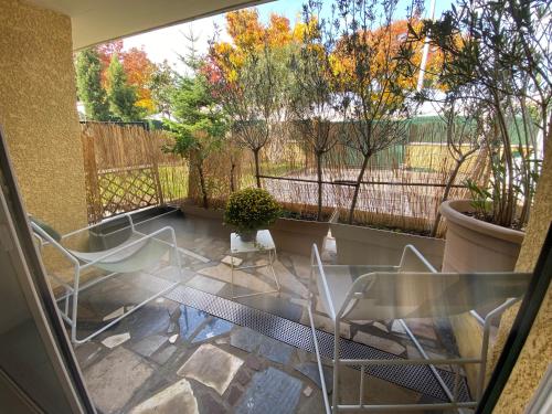 Balkón nebo terasa v ubytování Maison climatisée Lyon-Bron Eurexpo - Stadium Groupama - Interdit aux événements