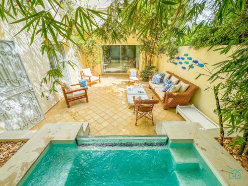 Bazén v ubytování Villa des artistes : Villa de luxe à Carthage nebo v jeho okolí