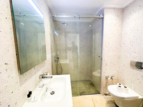 Ένα μπάνιο στο The Business Stay: Brand new in Lac 2