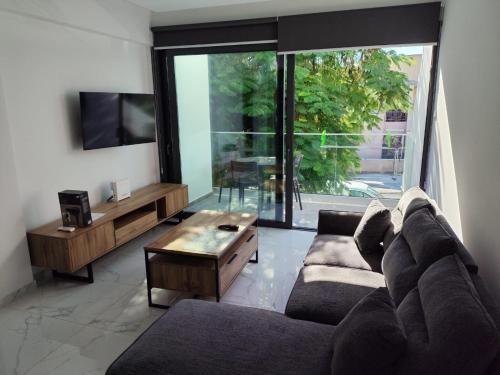 Cozy 1BR Apt close to Paphos Harbour,Sea,& Beach