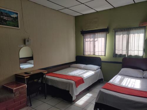 Ένα ή περισσότερα κρεβάτια σε δωμάτιο στο Hotel en Santa Ana