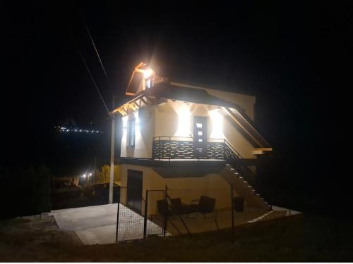 Το κτήριο όπου στεγάζεται  το διαμέρισμα