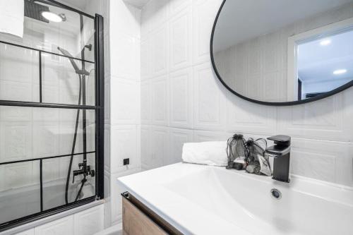 Levante Sky Views - Modern 9th Floor near Beach