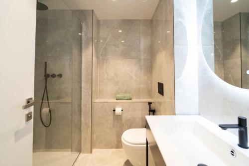 Phòng tắm tại Mercury Suite by Zaha Hadid Including Pool Access