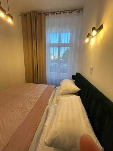 Giường trong phòng chung tại Apartmán 1879