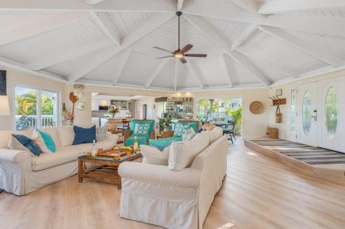 Fotografie z fotogalerie ubytování Hale Vista · VISTA Tropical Getaway at Kaanapali House to Relax v destinaci Hyatt Regency Maui Hotel Heliport