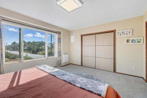 En eller flere senge i et værelse på Lake Marie Lodge