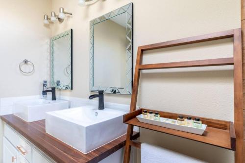 Koupelna v ubytování Tenmile Lakeview Hideaway