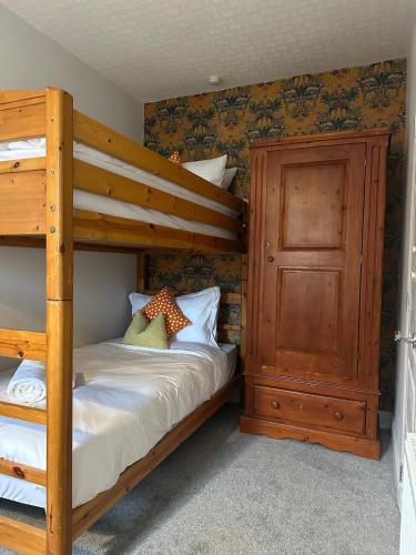 a bedroom with two bunk beds and a closet at The Linden Lodge, near Cathedral, free parking in Lincoln