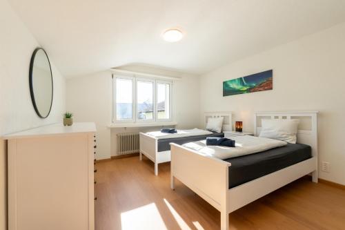 Postel nebo postele na pokoji v ubytování Swiss Suites Oberentfelden