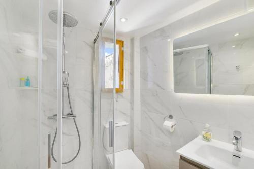 Koupelna v ubytování Theodorou Stone House