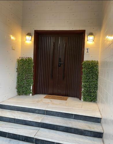a brown door on the side of a building at شقة الخالدية 1 in Al Madinah