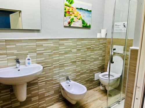 a bathroom with a sink and a toilet at Affittacamere La Grotta Magica in Venagrande