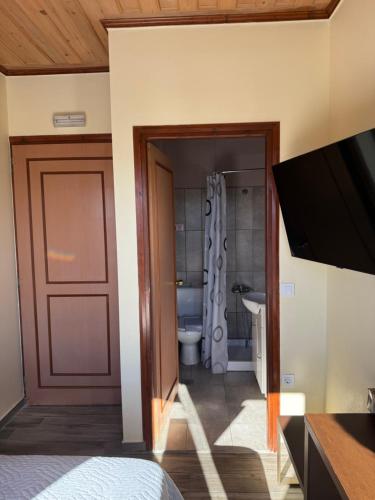 Ένα μπάνιο στο Ξενοδοχείο Έλενα