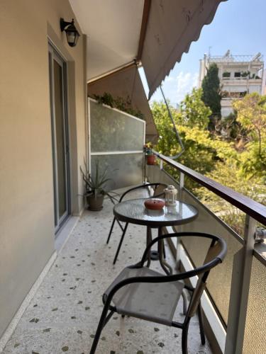 Sea the City - Chic 2-BDR Escape with Spacious Living