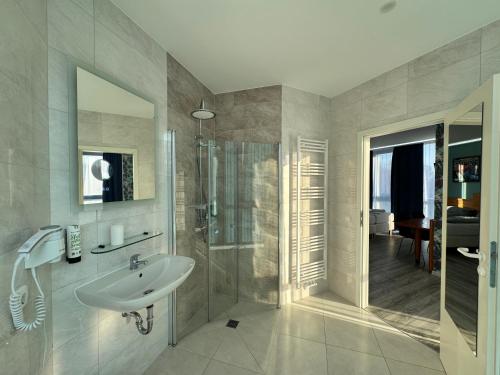 Ένα μπάνιο στο Parkhotel Viktoria