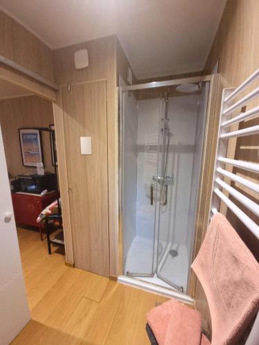 Ένα μπάνιο στο Charmant studio à Saint Brévin l'Océan