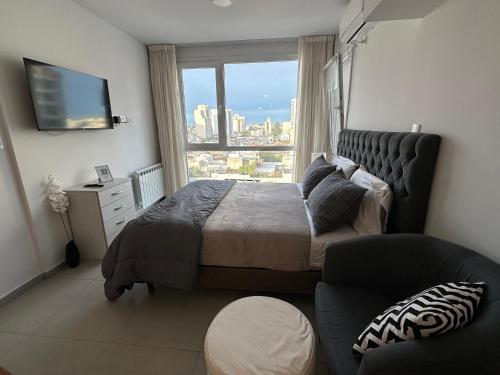 En eller flere senge i et værelse på ESPACIO ESTOMBA 666 Elegante estudio con cochera