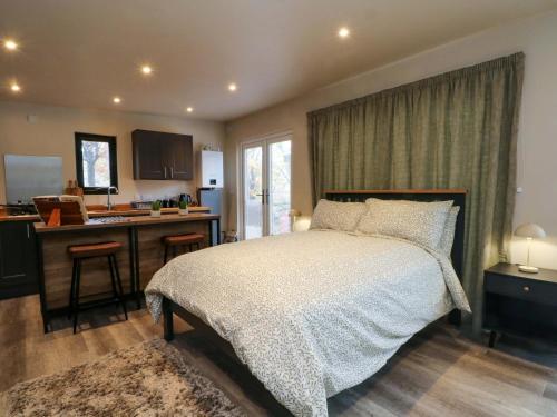 Postel nebo postele na pokoji v ubytování The Cabin