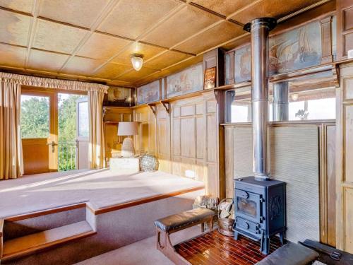 En eller flere senge i et værelse på 4 Bed in East Cowes 88655