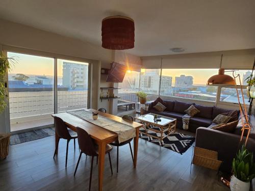 Et opholdsområde på Panorama Sea and Mountain Views