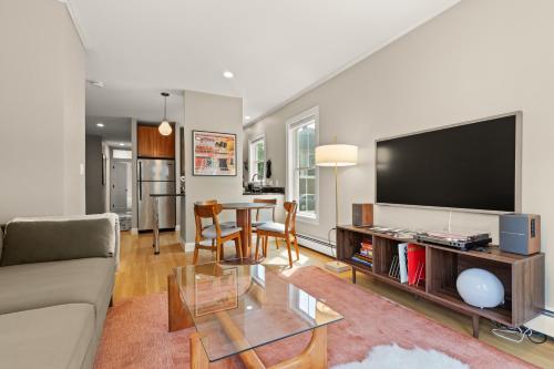 a living room with a couch and a tv at Cozy 2 Bed Apt in Cambridge