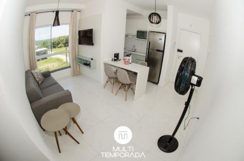 Кухня или мини-кухня в Apto Nantes com Vista pro Beto Carrero World
