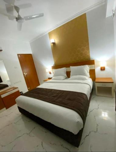 Ένα ή περισσότερα κρεβάτια σε δωμάτιο στο Darshanam Inn