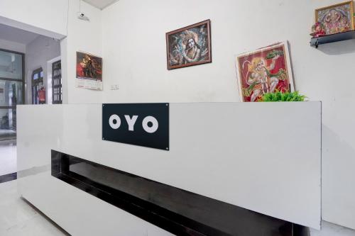 a white counter with a sign on a wall at SPOT ON New Phulpur Restaurant And Hotel in Phūlpur