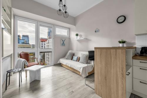 Żelazna Cozy Nest Apartment by BookingHost