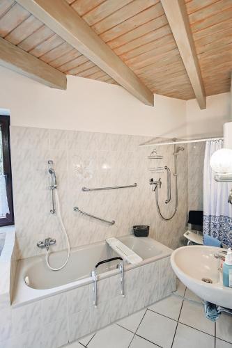 Ένα μπάνιο στο Südhöhe-Domizil