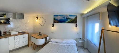 Kuchyň nebo kuchyňský kout v ubytování APARTAMENTOS SAN JUAN de GAZTELUGATXE