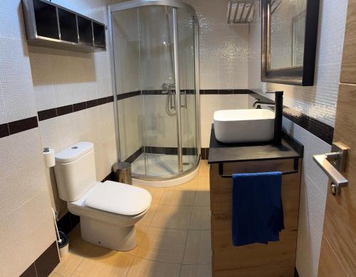 Ένα μπάνιο στο Apartamentos Alcazar de Baeza