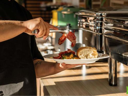 Jídlo v hotelu nebo okolí