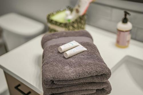 a pile of towels sitting on top of a bathroom counter at Amazing and Comfy Home With A Fire Place and Big Backyard in Orchards