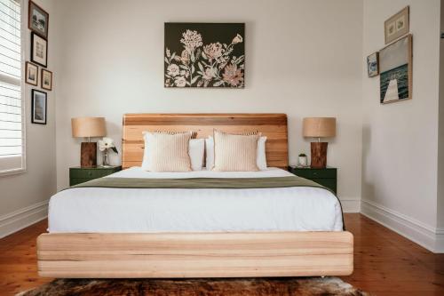 Postel nebo postele na pokoji v ubytování Wild Cherry on Wishart