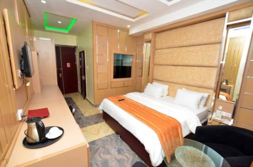 Ένα ή περισσότερα κρεβάτια σε δωμάτιο στο Chinbell Luxury Hotel & Suites