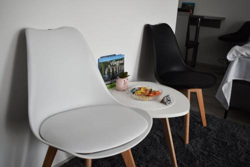 Φαγητό σε αυτό το διαμέρισμα ή κάπου εκεί κοντά