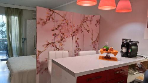 Ένα ή περισσότερα κρεβάτια σε δωμάτιο στο Modern Studio by the sea