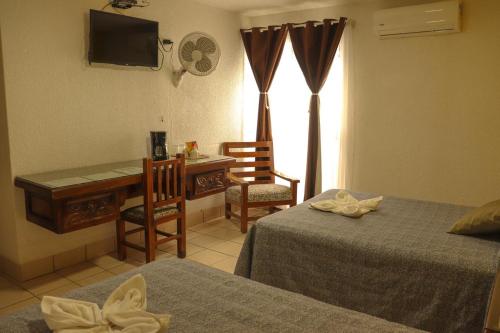 เตียงในห้องที่ Hotel Aurora