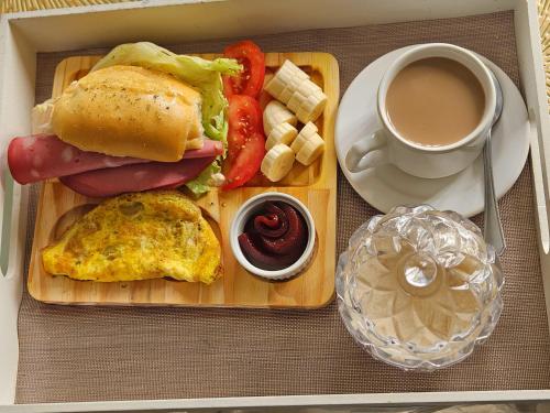 Đồ ăn tại/gần nhà khách