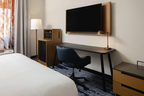 a hotel room with a desk and a bed at Fairfield by Marriott Inn & Suites Grand Rapids Airport in Grand Rapids