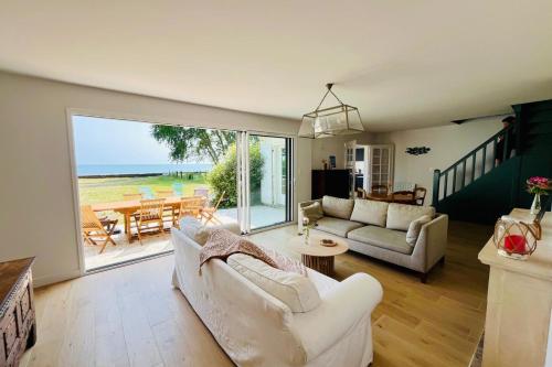 Posezení v ubytování Renovated house with sea view