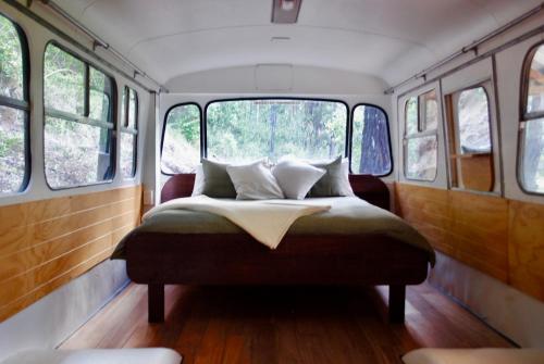 Postel nebo postele na pokoji v ubytování Coffee Grounds - The Coach