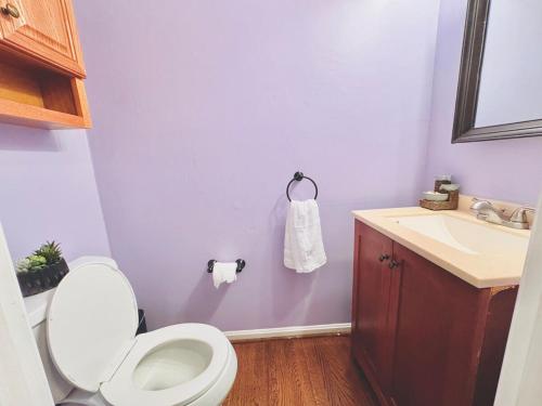 Imagen de la galería de Charming 4BR 4BA Townhouse In Annandale, VA, en Annandale