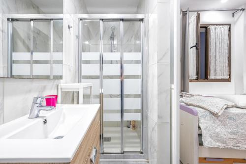 Income Spain Apartamentos