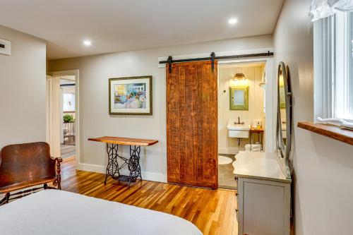 Fotografie z fotogalerie ubytování Serene Getaway with Trail Access in Chester Springs v destinaci Chester Springs